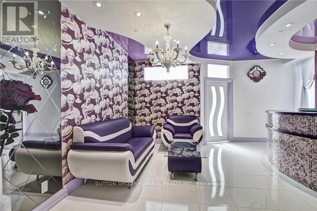 208 - 10376 Yonge Street, Richmond Hill, ON