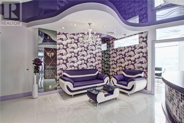 208 - 10376 Yonge Street, Richmond Hill, ON