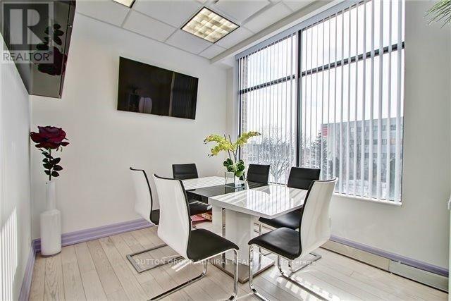 208 - 10376 Yonge Street, Richmond Hill, ON