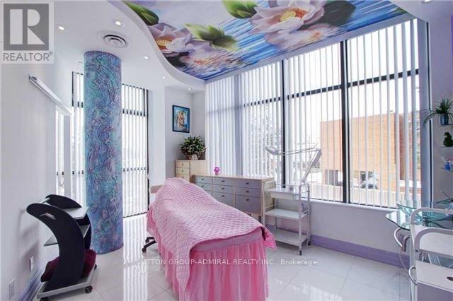 208 - 10376 Yonge Street, Richmond Hill, ON