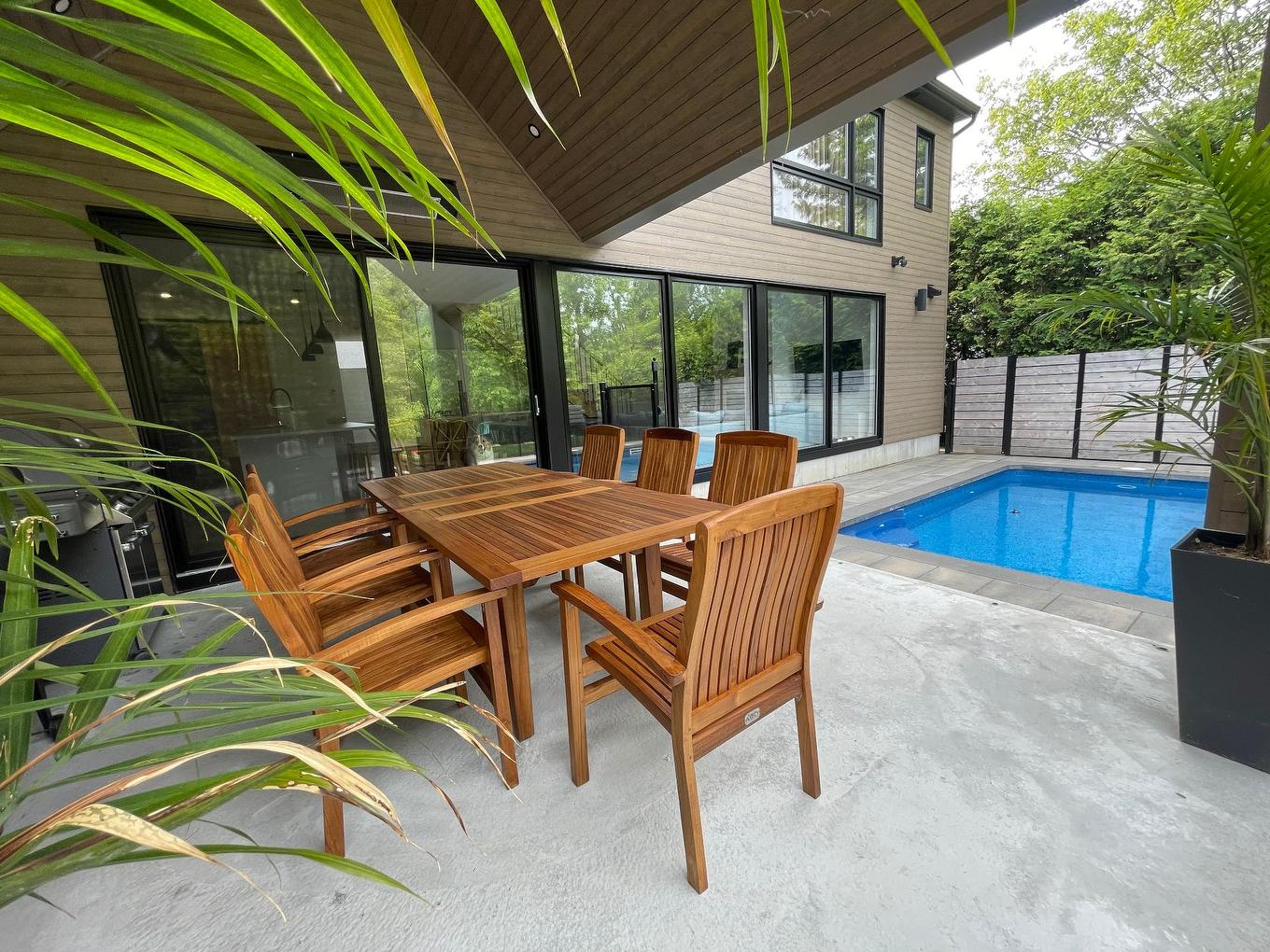 Extérieur - 2015 Av. De Salaberry, Chambly, QC - Outdoor With In Ground Pool With Exterior