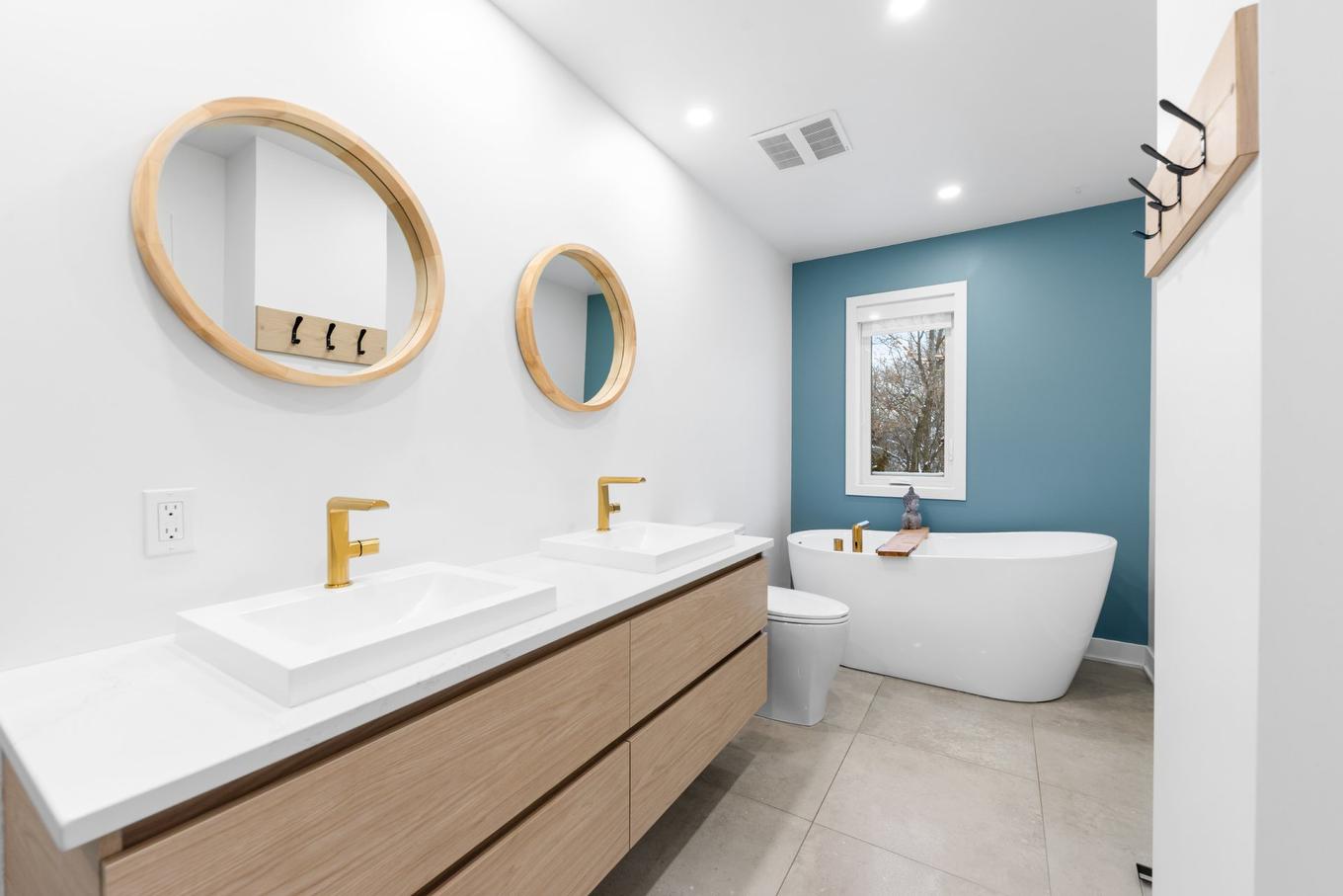 Salle de bains attenante à la CCP - 2015 Av. De Salaberry, Chambly, QC - Indoor Photo Showing Bathroom