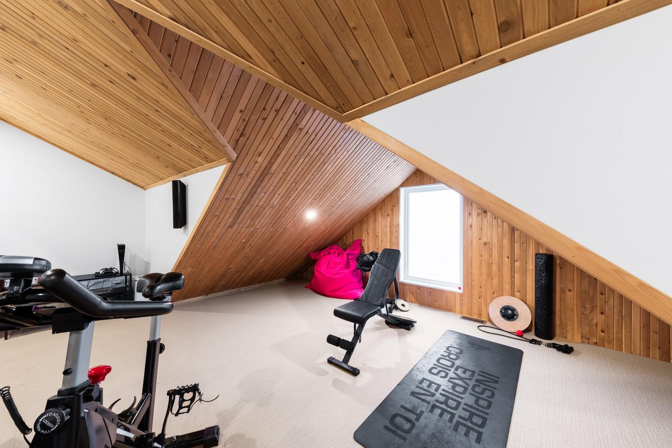 Salle familiale - 2015 Av. De Salaberry, Chambly, QC - Indoor