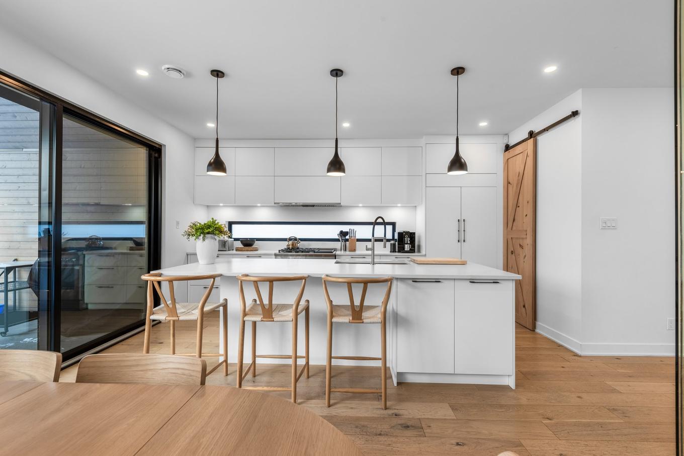 Cuisine - 2015 Av. De Salaberry, Chambly, QC - Indoor Photo Showing Kitchen With Upgraded Kitchen