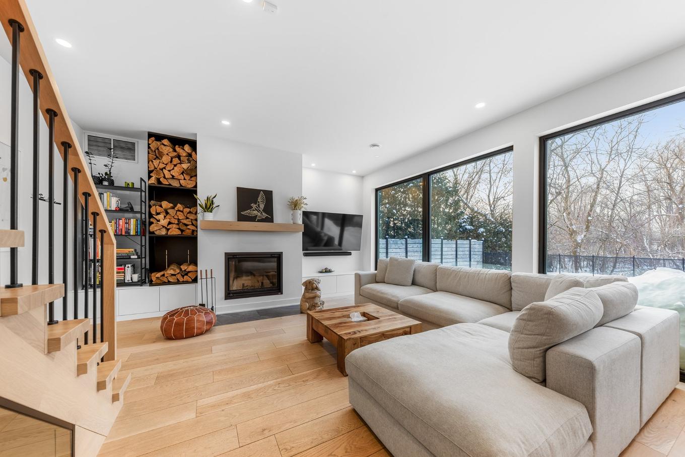 Salon - 2015 Av. De Salaberry, Chambly, QC - Indoor Photo Showing Living Room With Fireplace