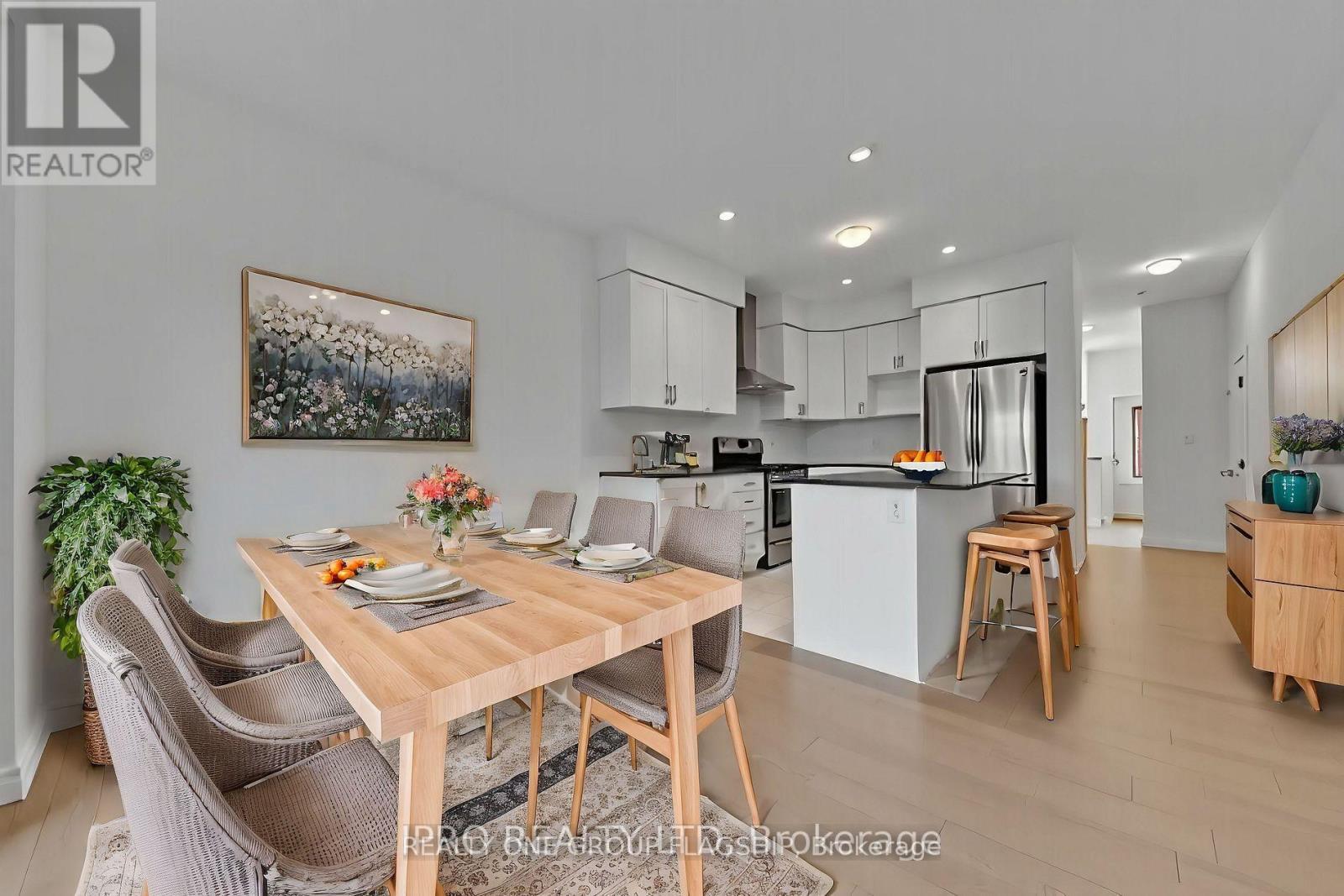 3950 Koenig Road, Burlington, ON - Indoor