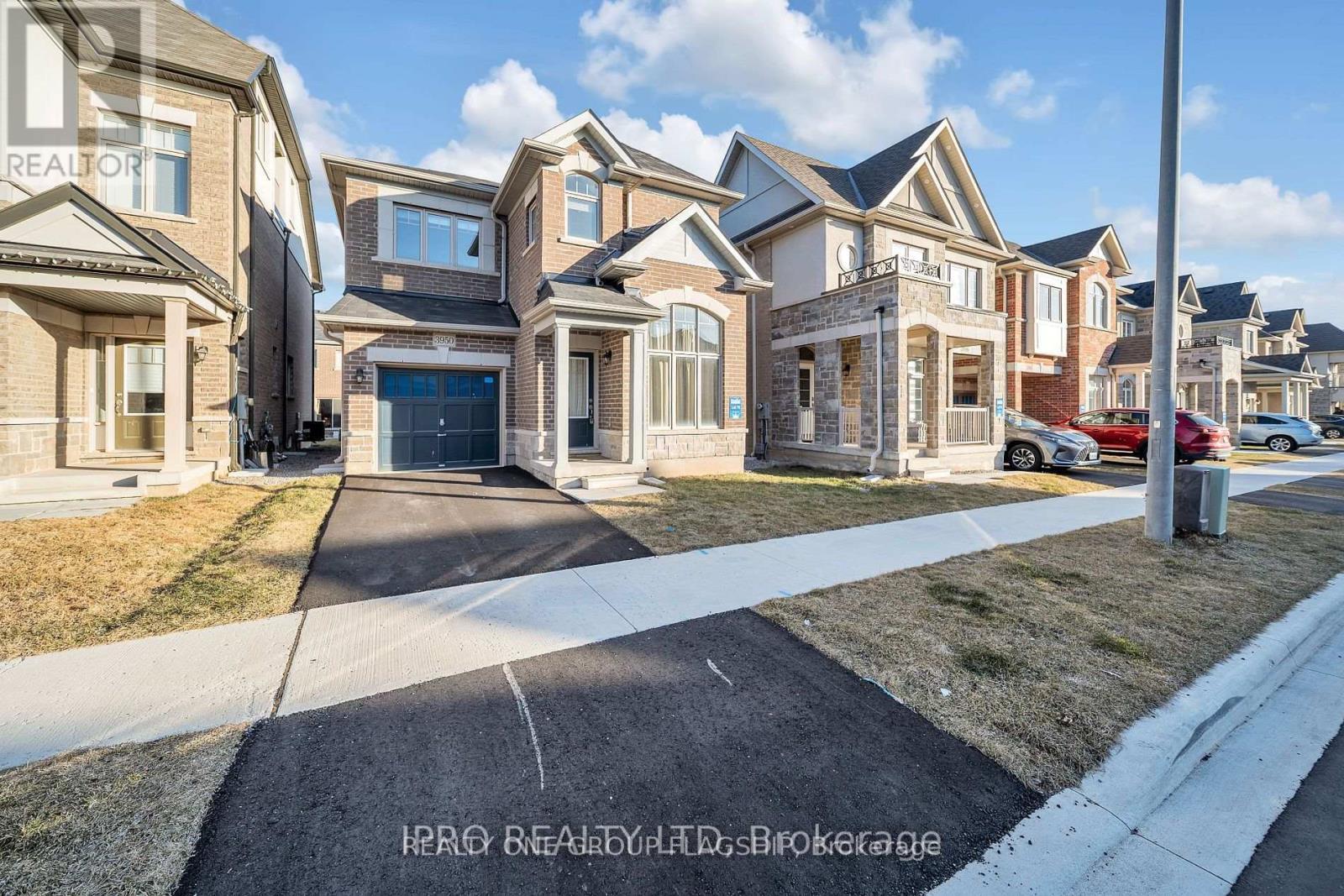 3950 Koenig Road, Burlington, ON - Outdoor With Facade