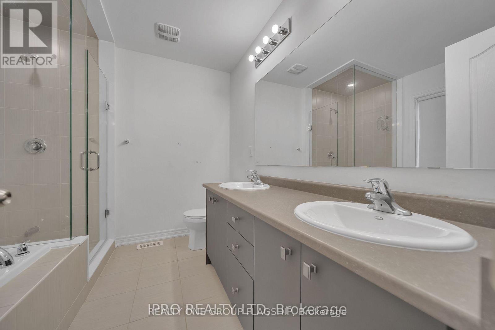 3950 Koenig Road, Burlington, ON - Indoor Photo Showing Bathroom