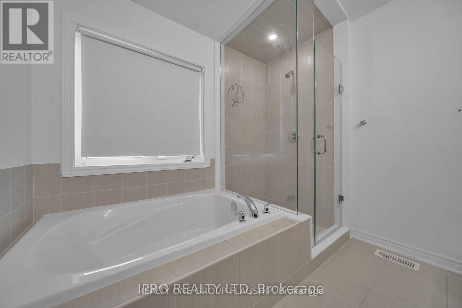 3950 Koenig Road, Burlington, ON - Indoor Photo Showing Bathroom