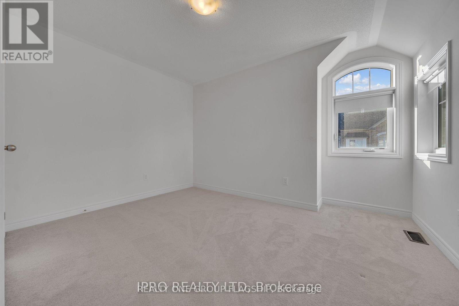 3950 Koenig Road, Burlington, ON - Indoor Photo Showing Other Room