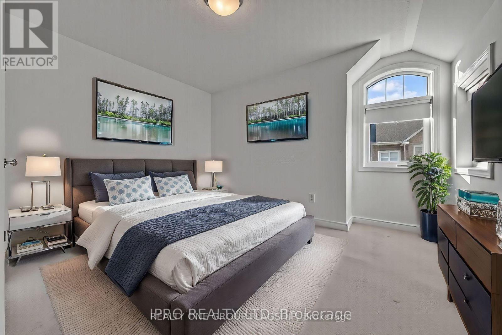 3950 Koenig Road, Burlington, ON - Indoor Photo Showing Bedroom