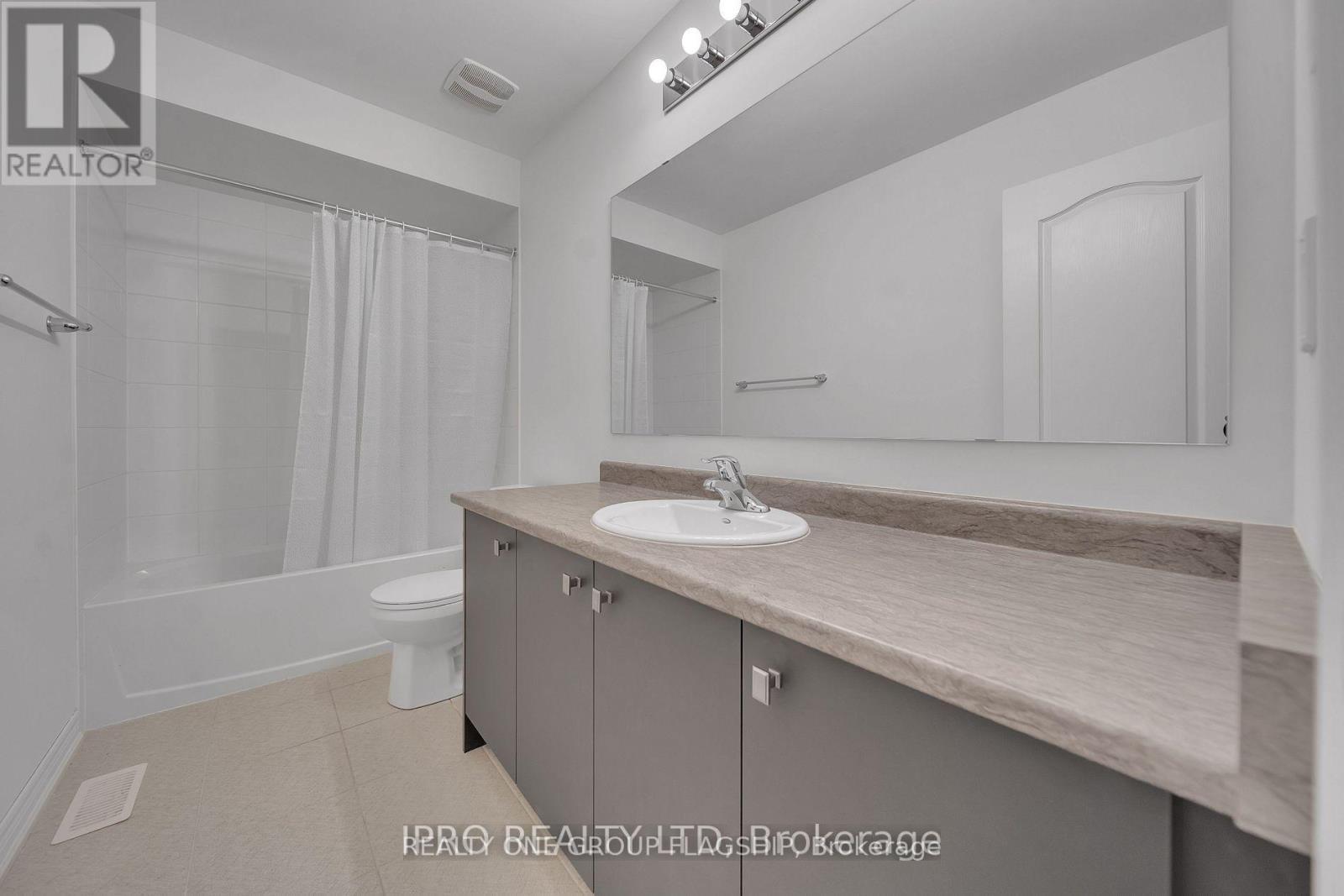 3950 Koenig Road, Burlington, ON - Indoor Photo Showing Bathroom