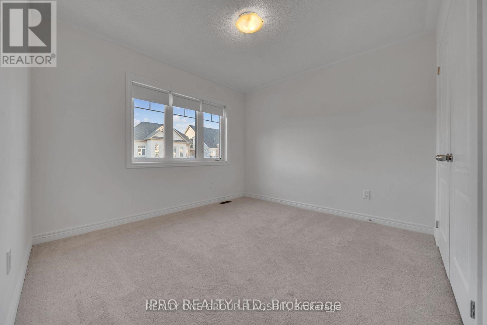 3950 Koenig Road, Burlington, ON - Indoor Photo Showing Other Room