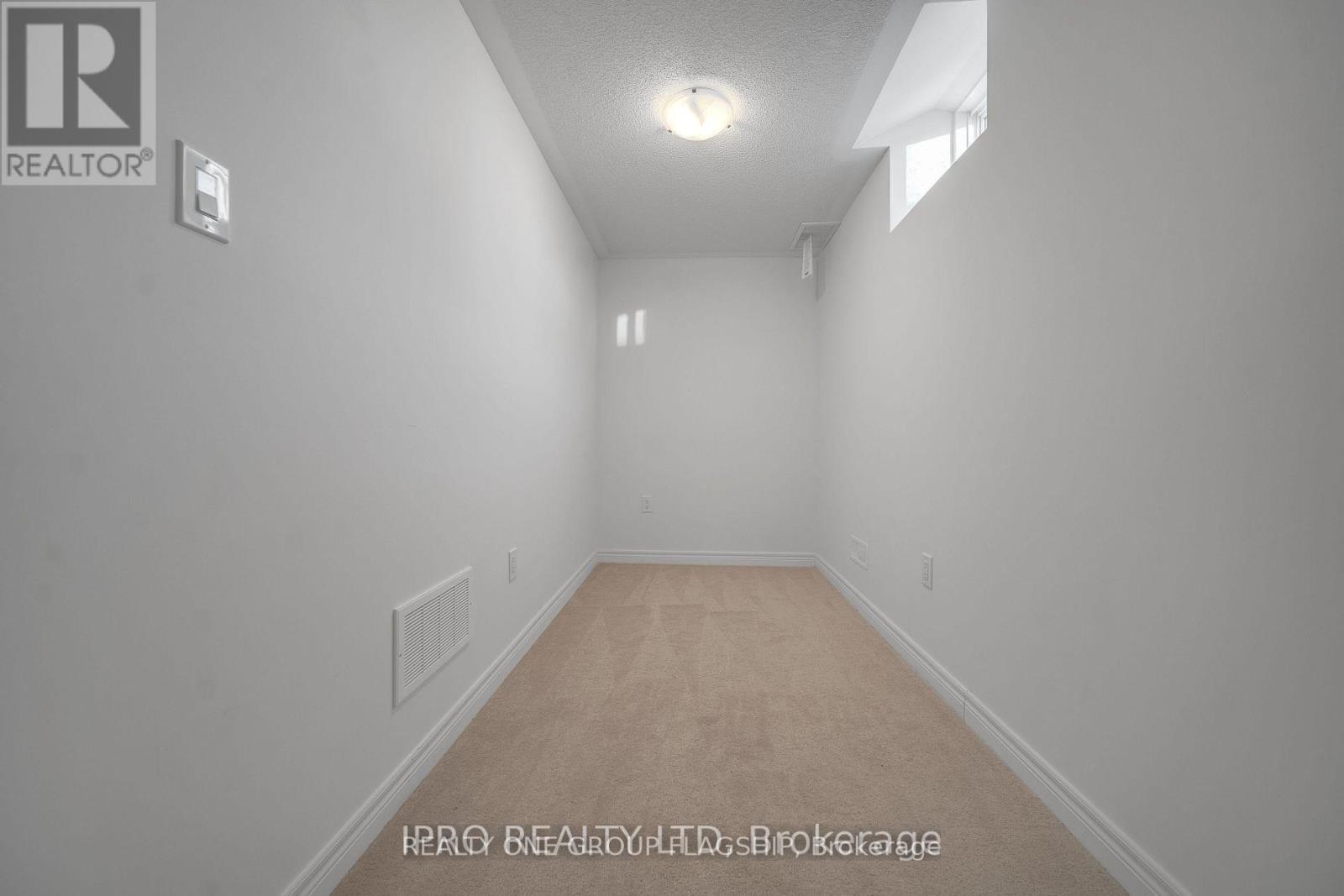 3950 Koenig Road, Burlington, ON - Indoor Photo Showing Other Room