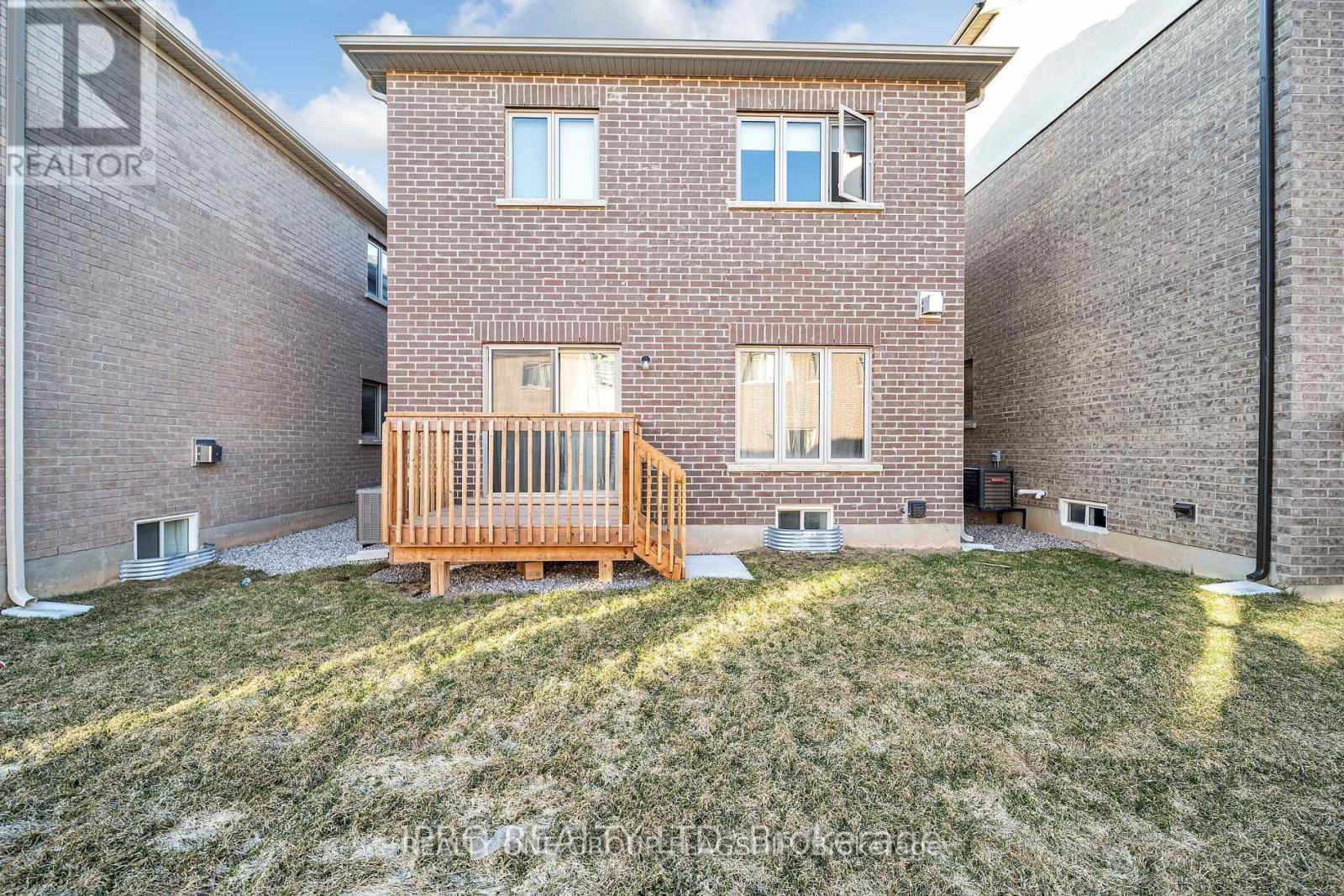 3950 Koenig Road, Burlington, ON - Outdoor With Exterior