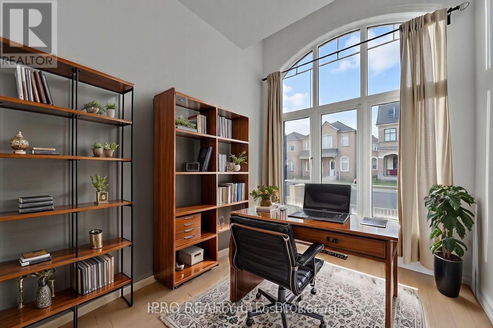 3950 Koenig Road, Burlington, ON - Indoor Photo Showing Office