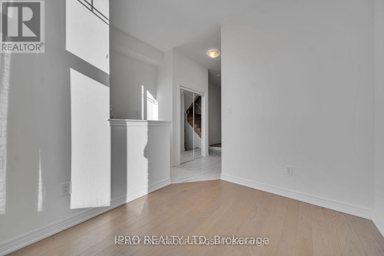 3950 Koenig Road, Burlington, ON - Indoor Photo Showing Other Room