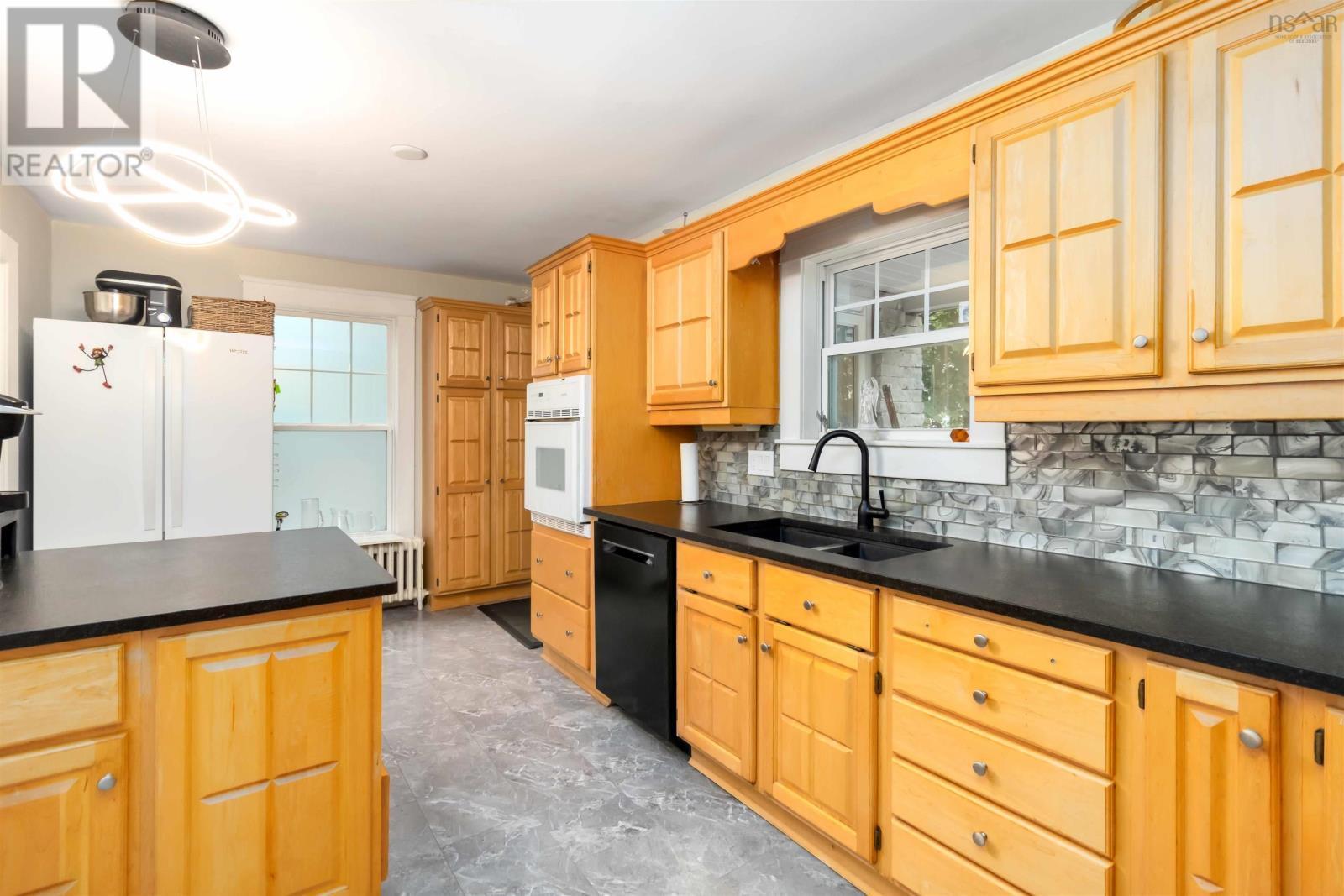 Kitchen - 949 Mclean Street, Halifax, NS - Indoor Photo Showing Kitchen With Double Sink