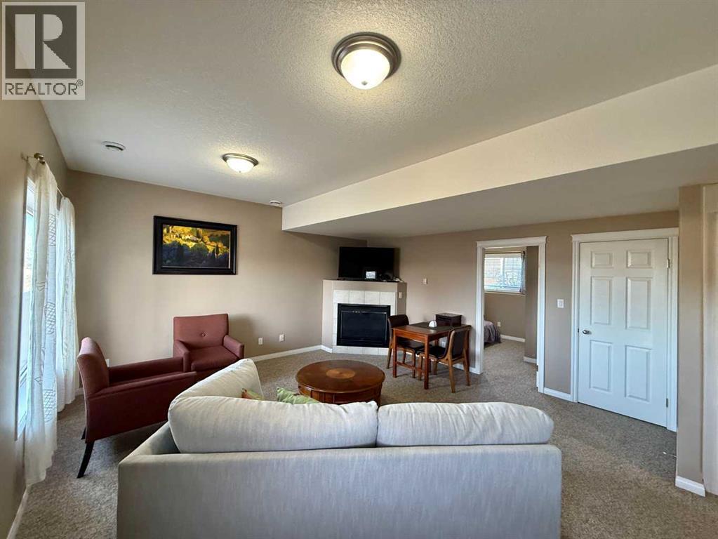 294 Tocher Avenue, Hinton, AB - Indoor Photo Showing Living Room