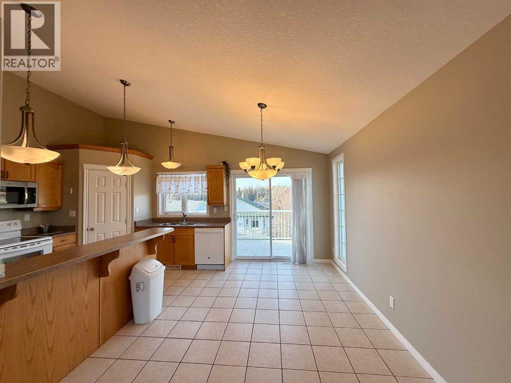 294 Tocher Avenue, Hinton, AB - Indoor Photo Showing Kitchen