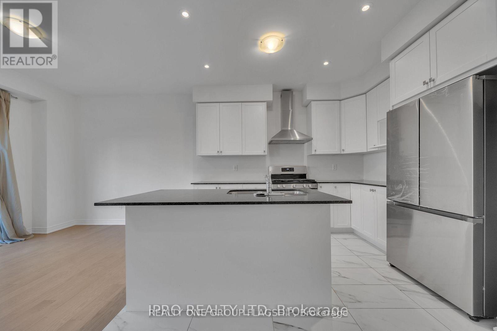 3950 Koenig Road, Burlington, ON - Indoor Photo Showing Kitchen
