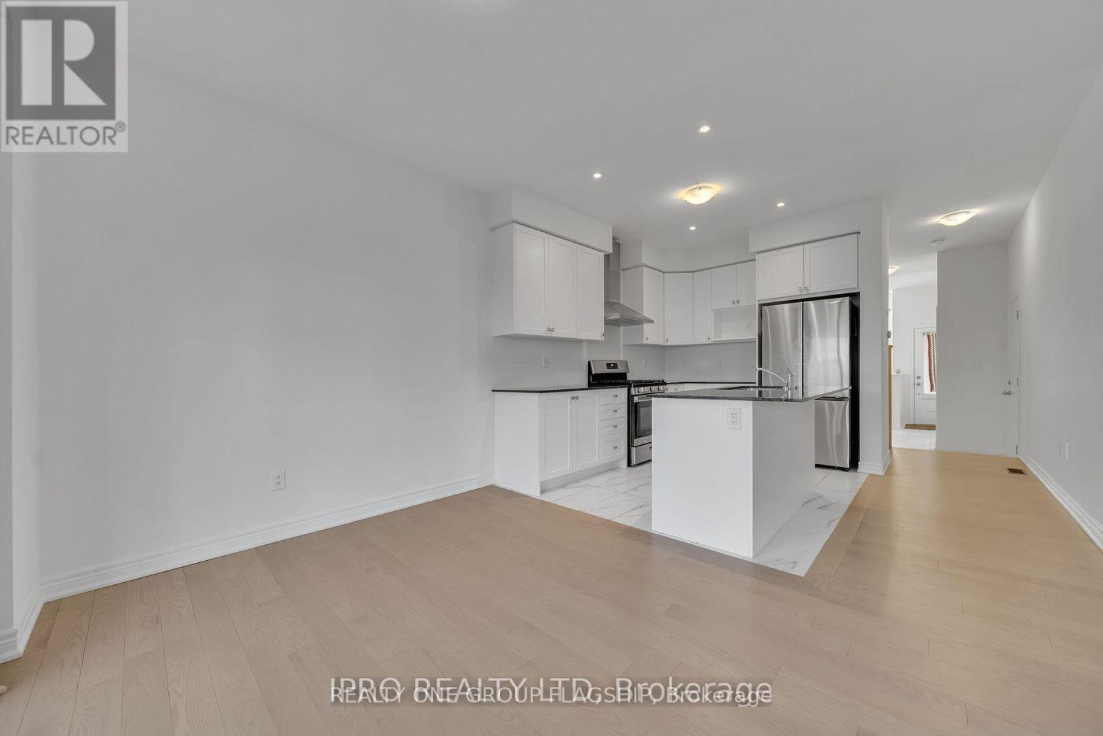 3950 Koenig Road, Burlington, ON - Indoor Photo Showing Kitchen