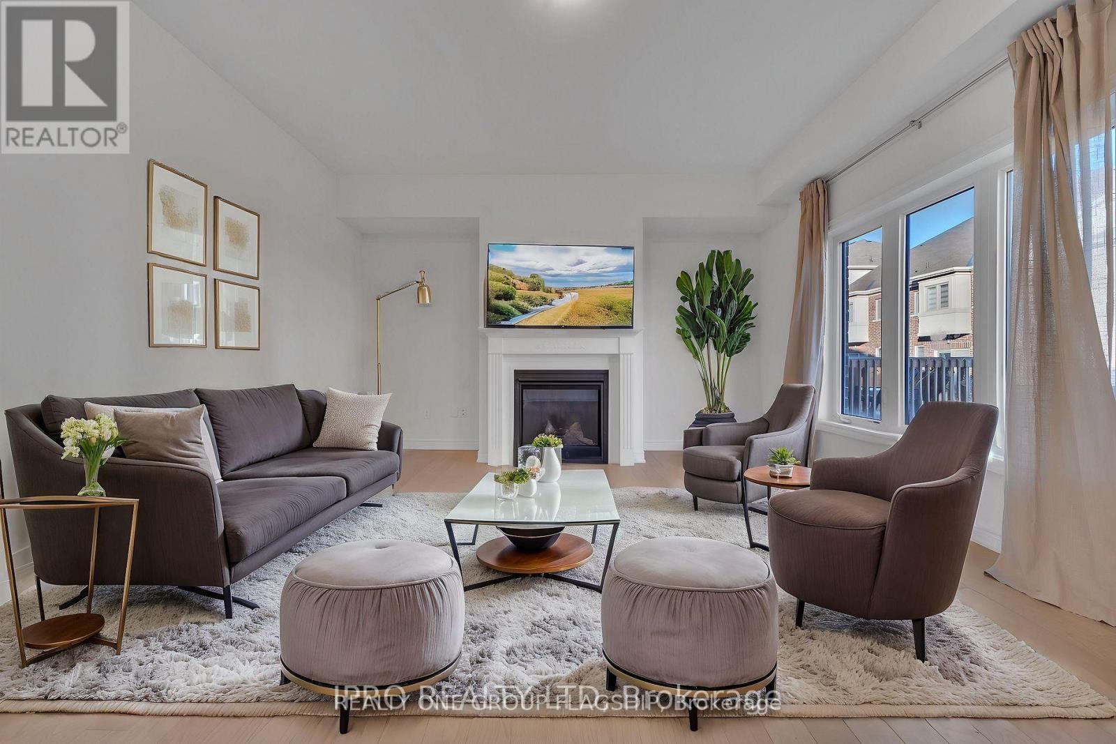 3950 Koenig Road, Burlington, ON - Indoor Photo Showing Living Room With Fireplace