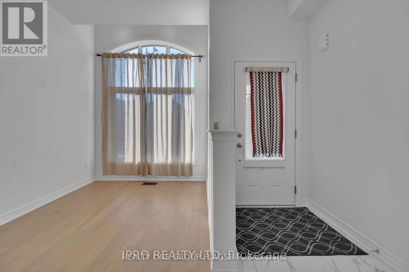 3950 Koenig Road, Burlington, ON - Indoor Photo Showing Other Room