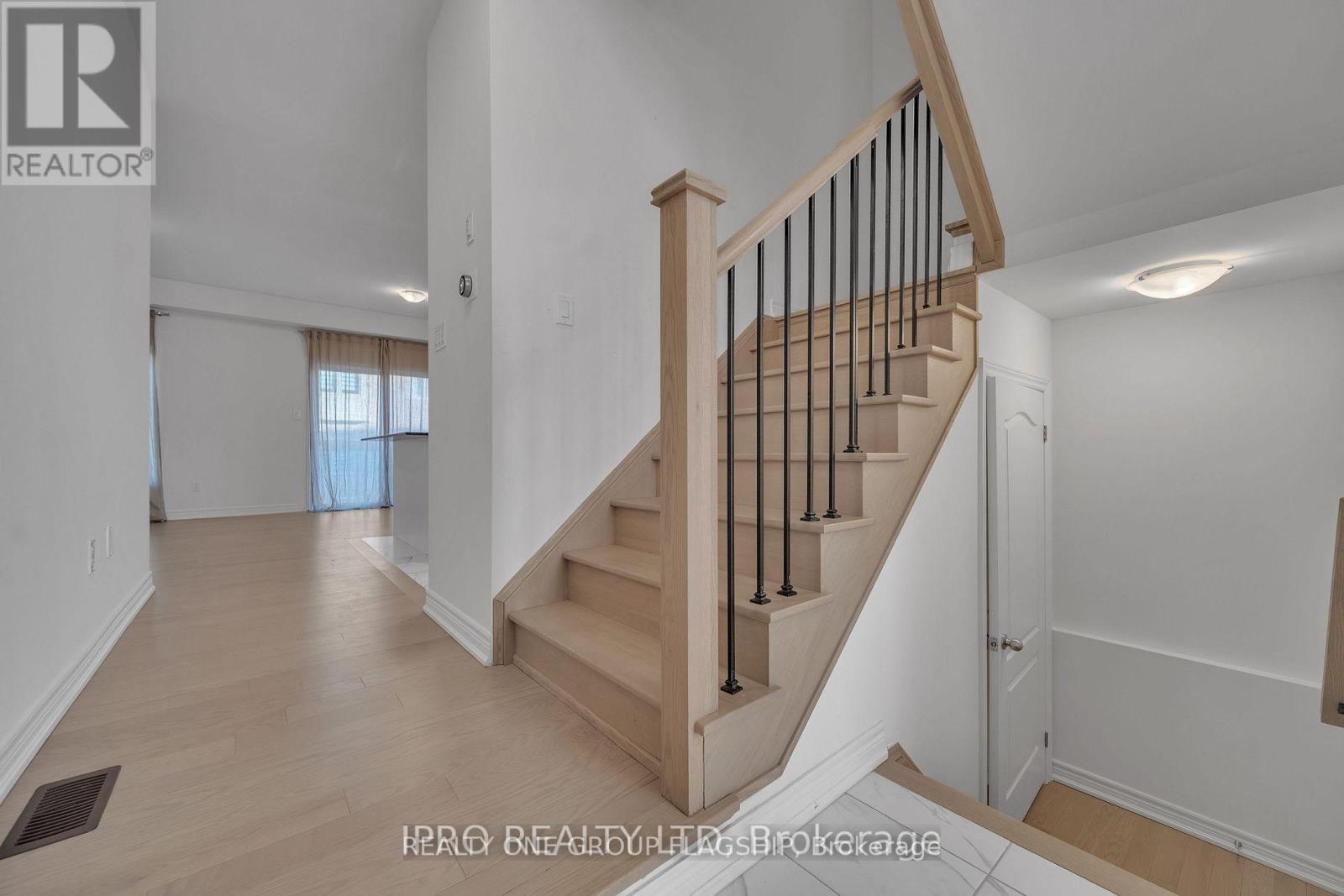 3950 Koenig Road, Burlington, ON - Indoor Photo Showing Other Room