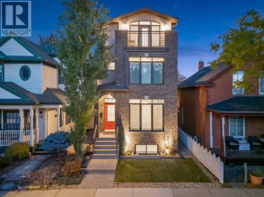 4+1 BEDS | 5 BATHS | TOTAL DEVELOPED 3,515 SQ. FT - 922 5 Street Nw, Calgary, AB - Outdoor With Facade
