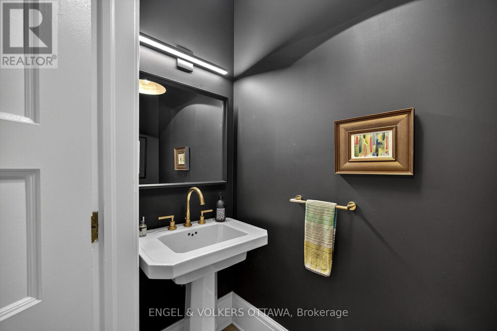297 Clemow Avenue, Ottawa, ON - Indoor Photo Showing Bathroom