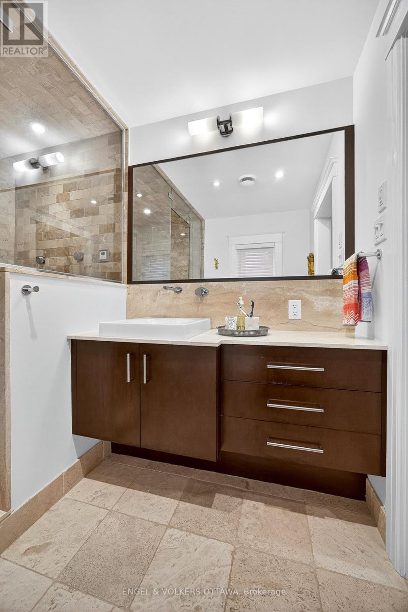 297 Clemow Avenue, Ottawa, ON - Indoor Photo Showing Bathroom