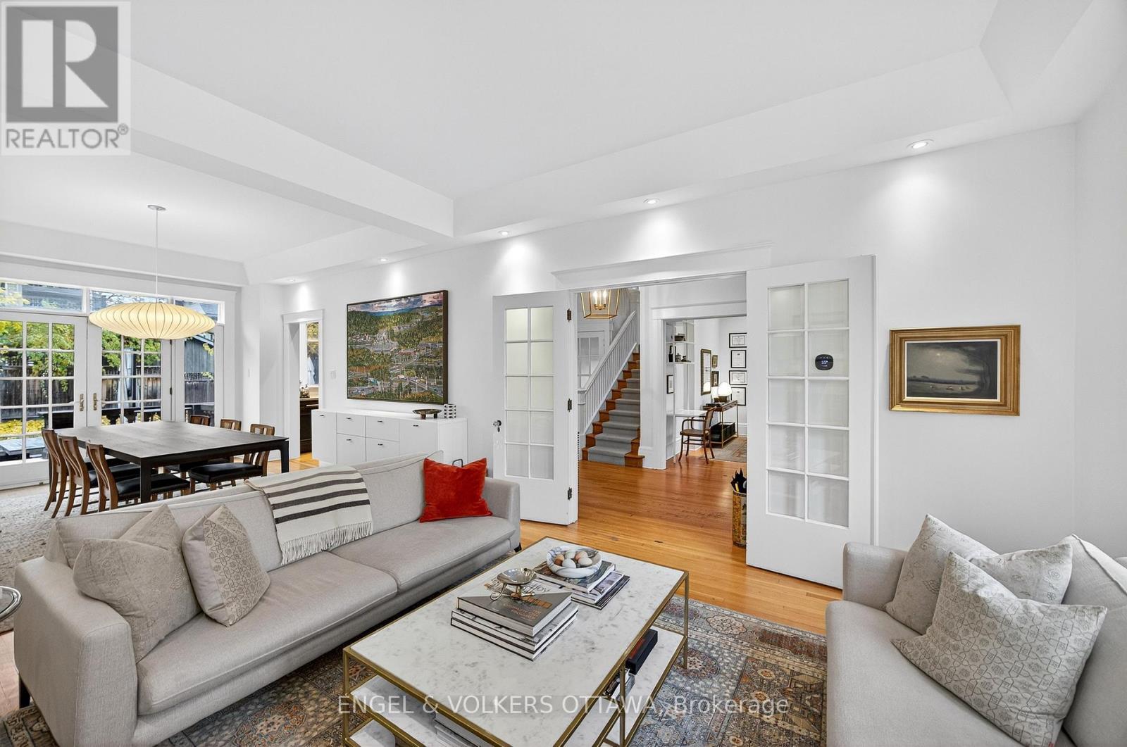 297 Clemow Avenue, Ottawa, ON - Indoor Photo Showing Living Room