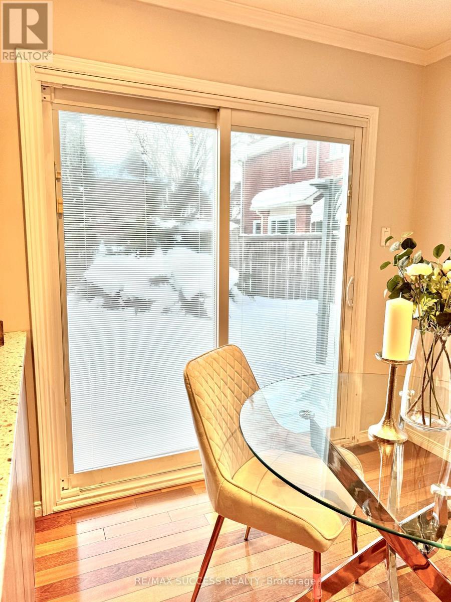 6643 Mockingbird Lane, Mississauga, ON - Indoor