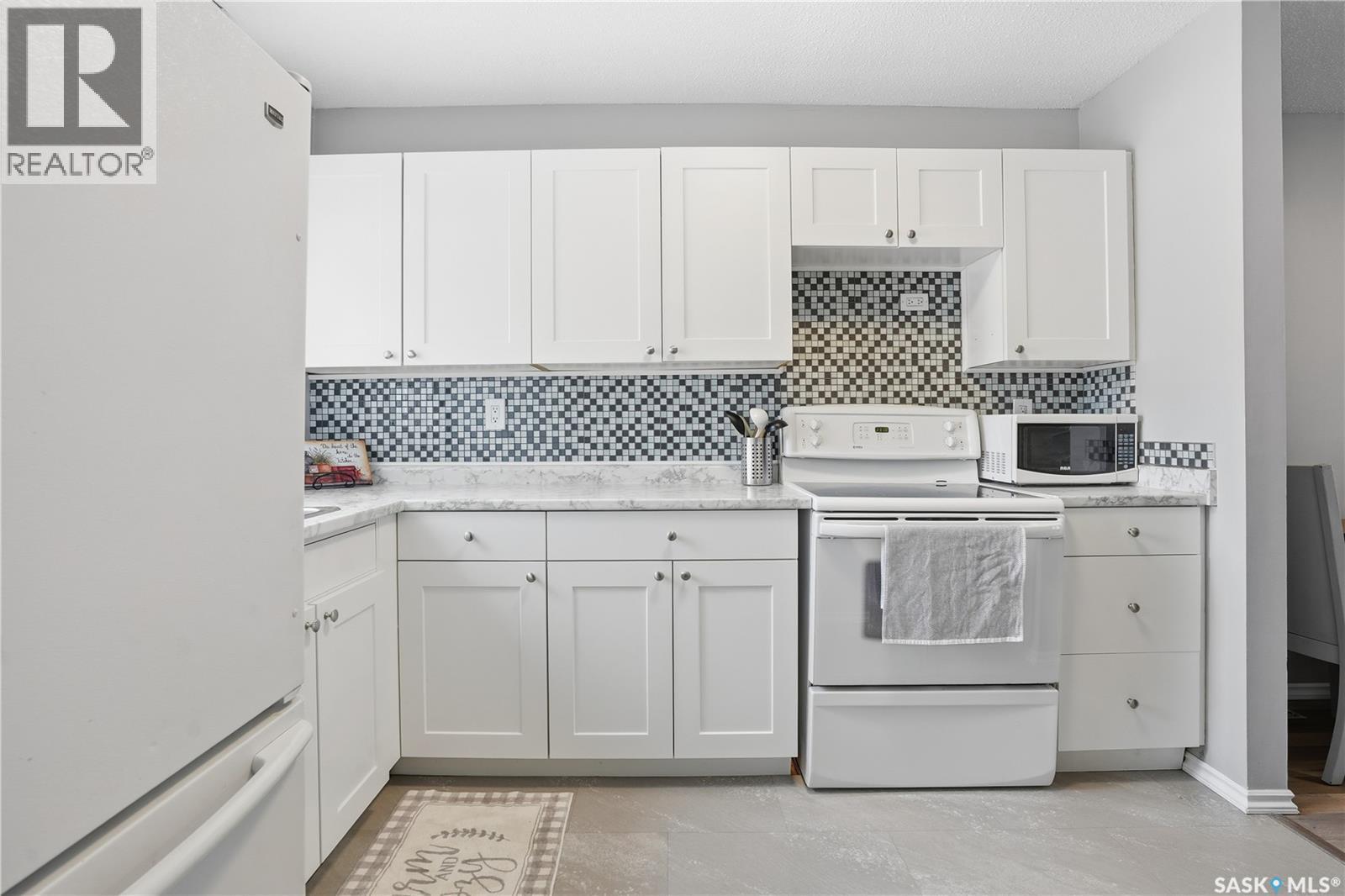 164 Cedar Meadow Drive, Regina, SK - Indoor Photo Showing Kitchen