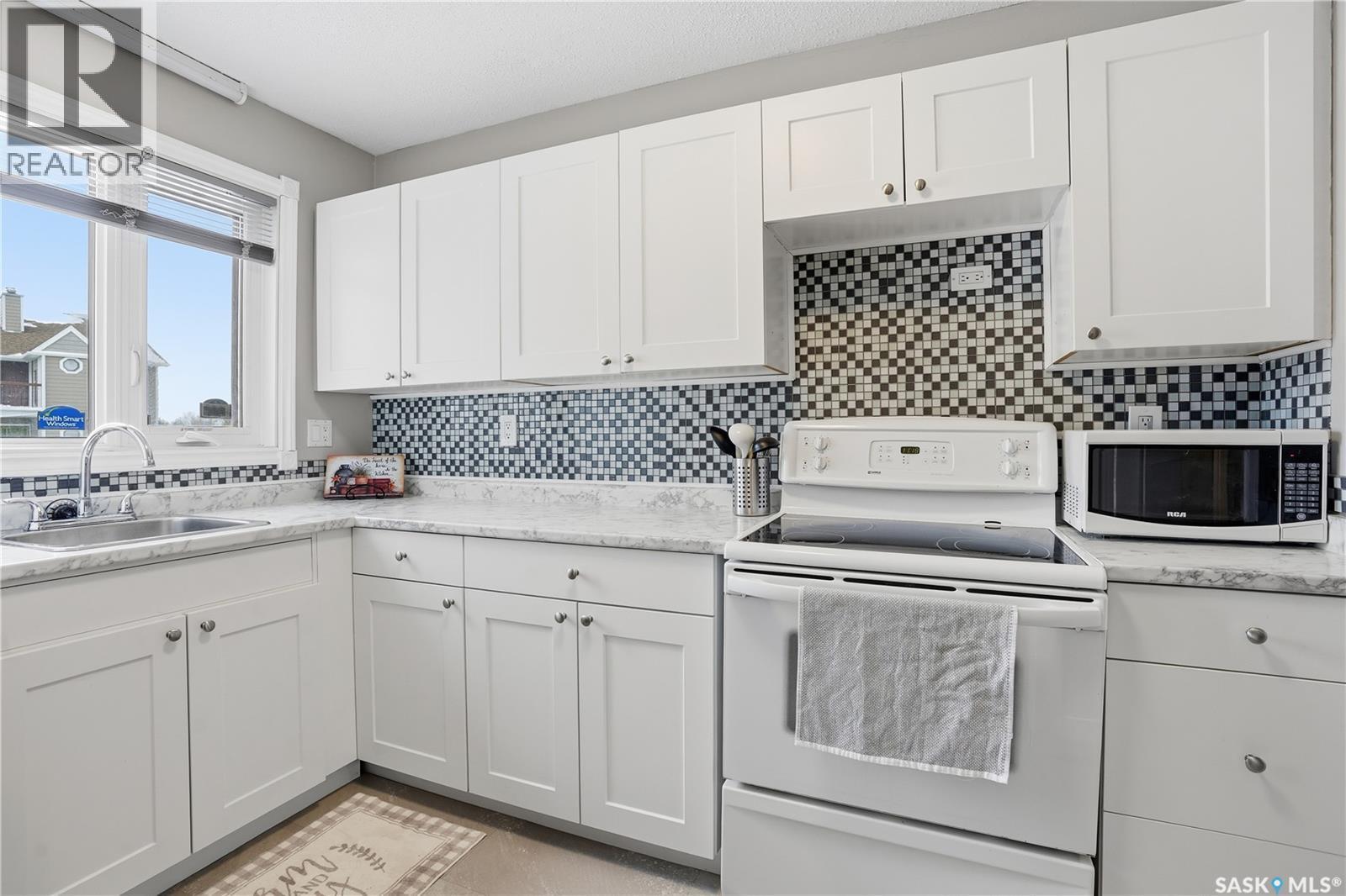 164 Cedar Meadow Drive, Regina, SK - Indoor Photo Showing Kitchen