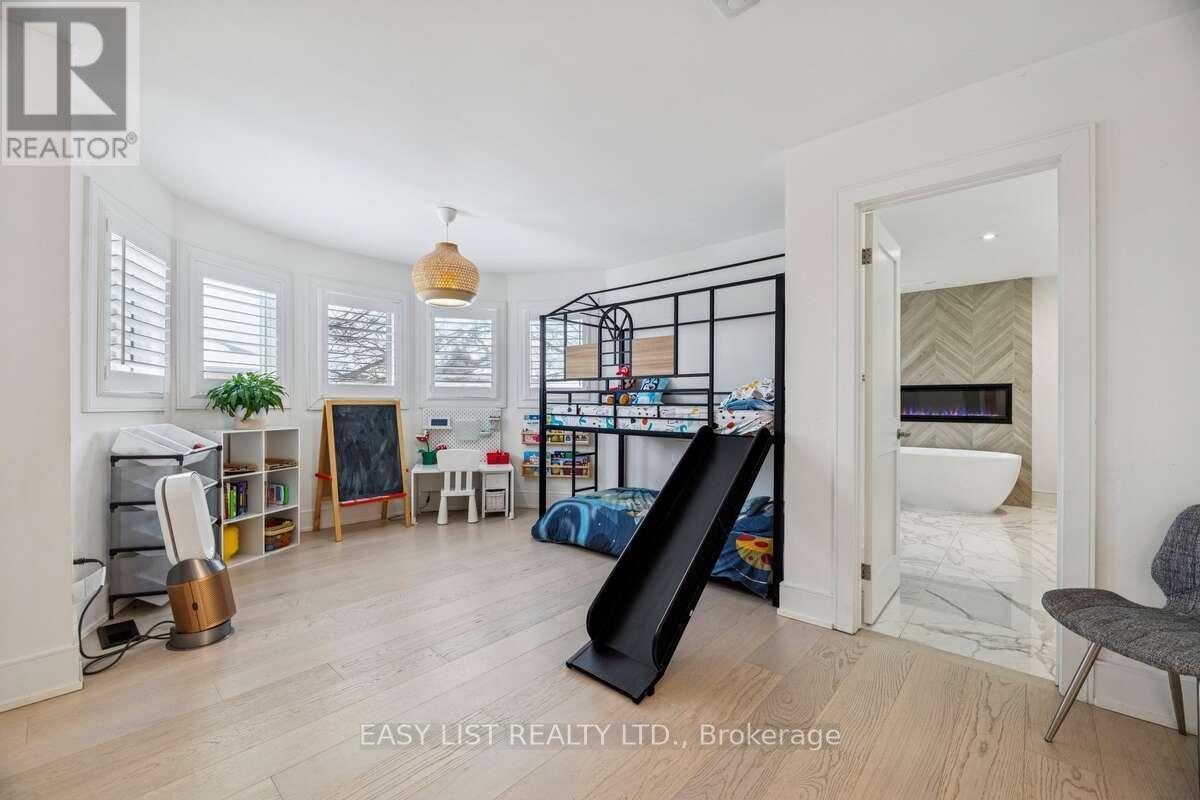 6 Devonridge Crescent, Toronto, ON - Indoor