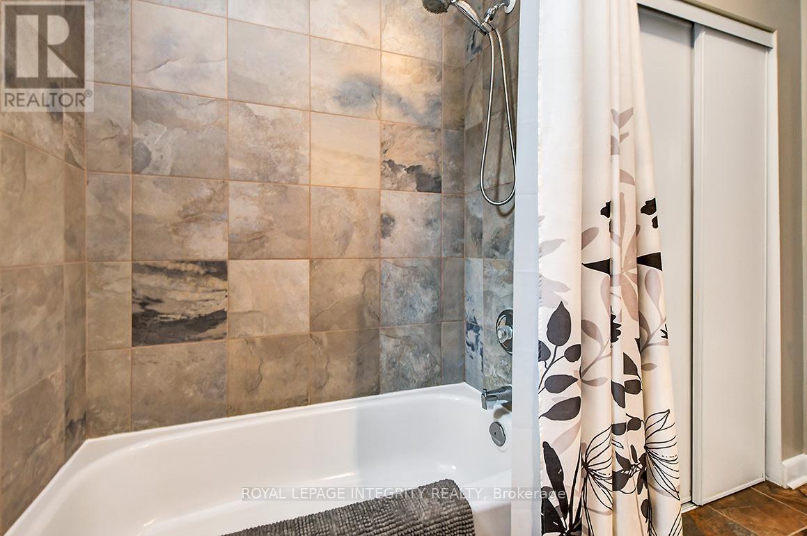 94 St Andrew Street, Ottawa, ON