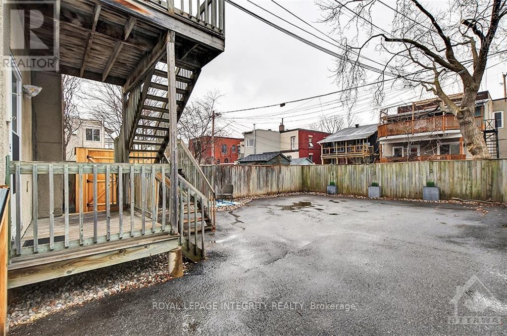 94 St Andrew Street, Ottawa, ON