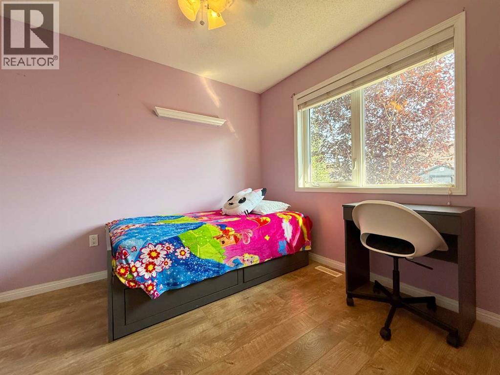 2905 10 Avenue, Wainwright, AB - Indoor Photo Showing Bedroom