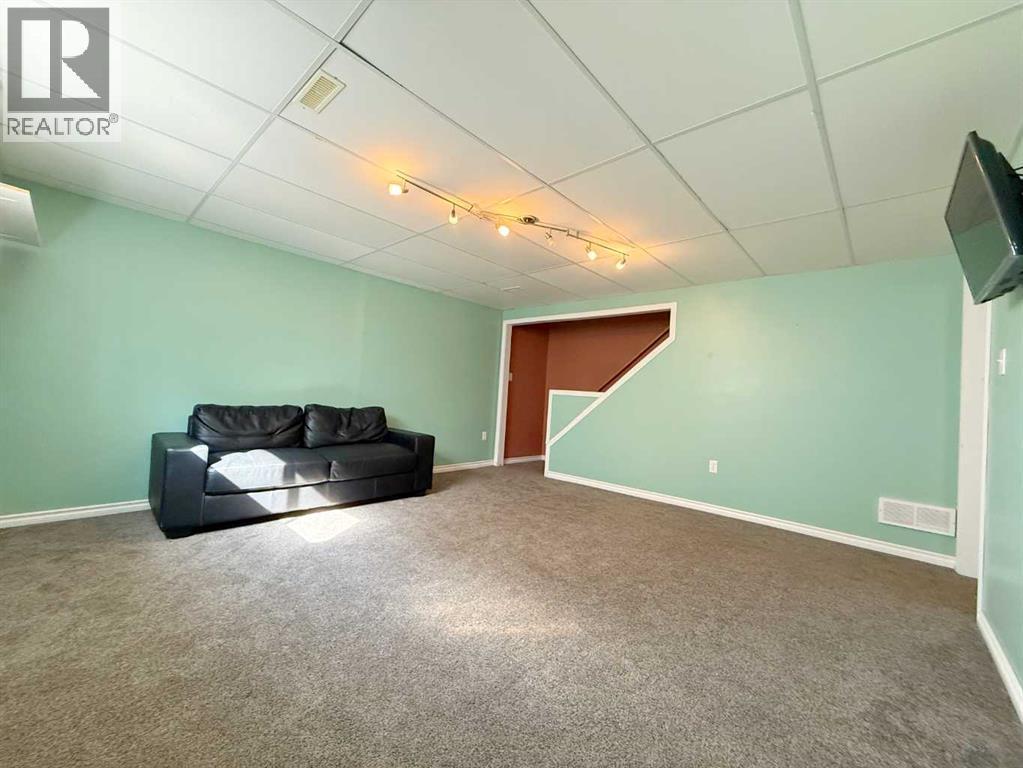 2905 10 Avenue, Wainwright, AB - Indoor Photo Showing Other Room