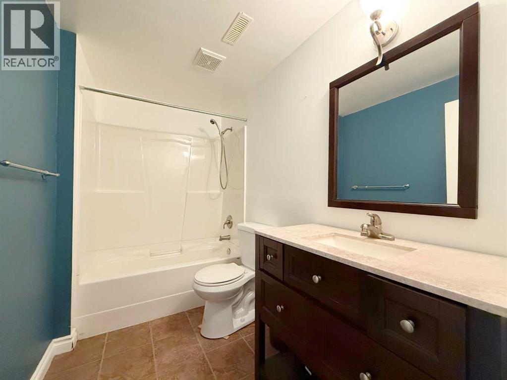2905 10 Avenue, Wainwright, AB - Indoor Photo Showing Bathroom