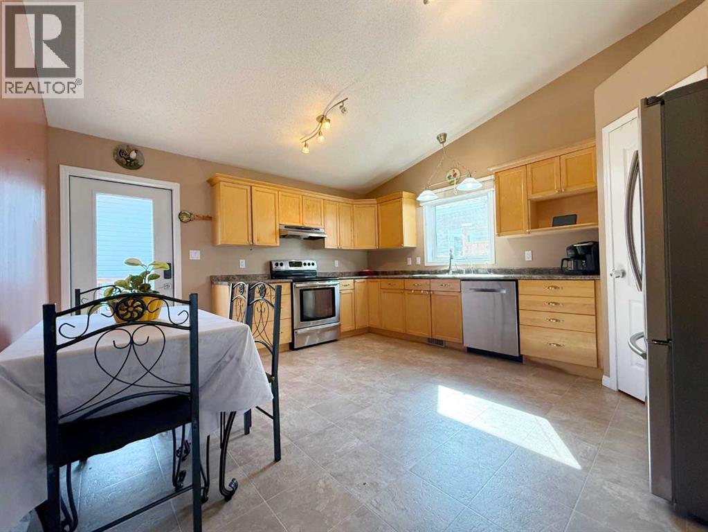 2905 10 Avenue, Wainwright, AB - Indoor Photo Showing Kitchen With Stainless Steel Kitchen