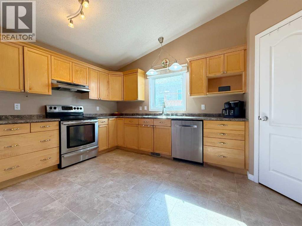 2905 10 Avenue, Wainwright, AB - Indoor Photo Showing Kitchen With Stainless Steel Kitchen