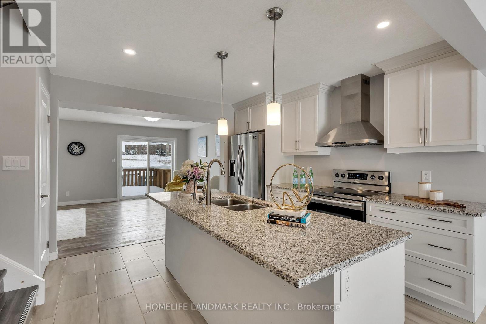 492 Wismer Street, Waterloo, ON - Indoor Photo Showing Kitchen With Stainless Steel Kitchen With Double Sink With Upgraded Kitchen