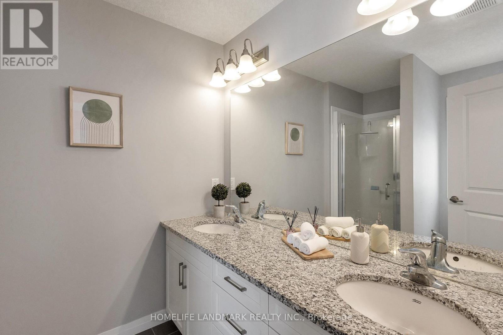 492 Wismer Street, Waterloo, ON - Indoor Photo Showing Bathroom