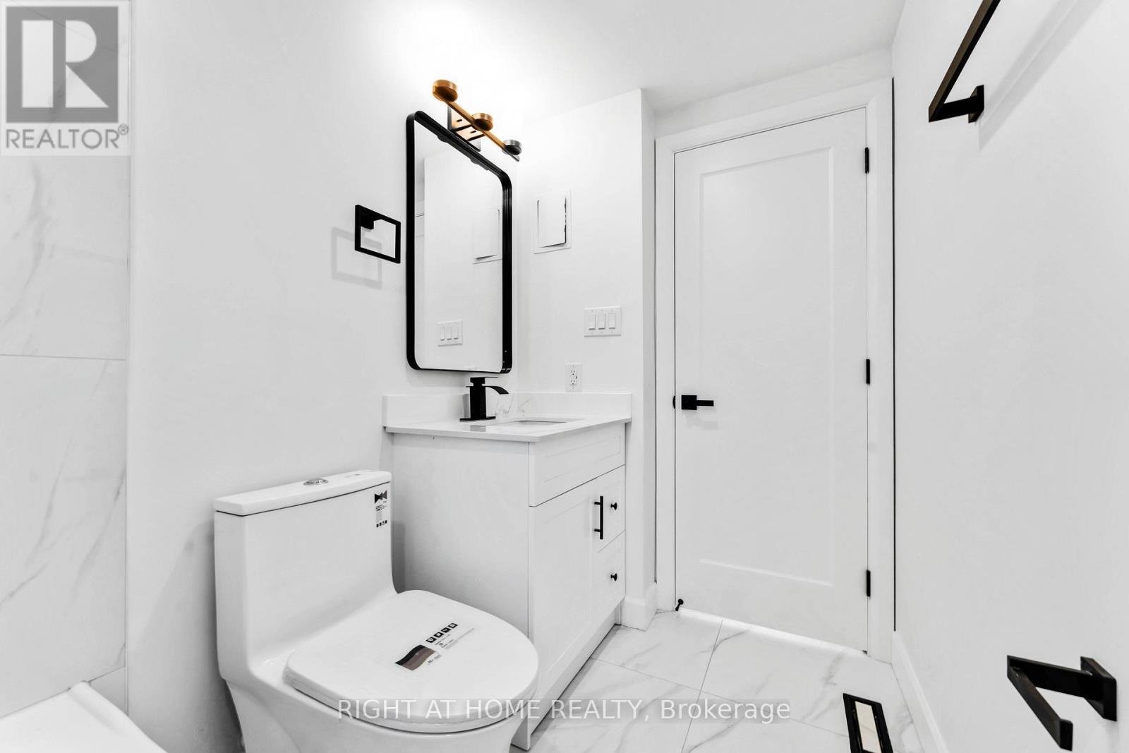 2700 Priscilla Street, Ottawa, ON - Indoor Photo Showing Bathroom
