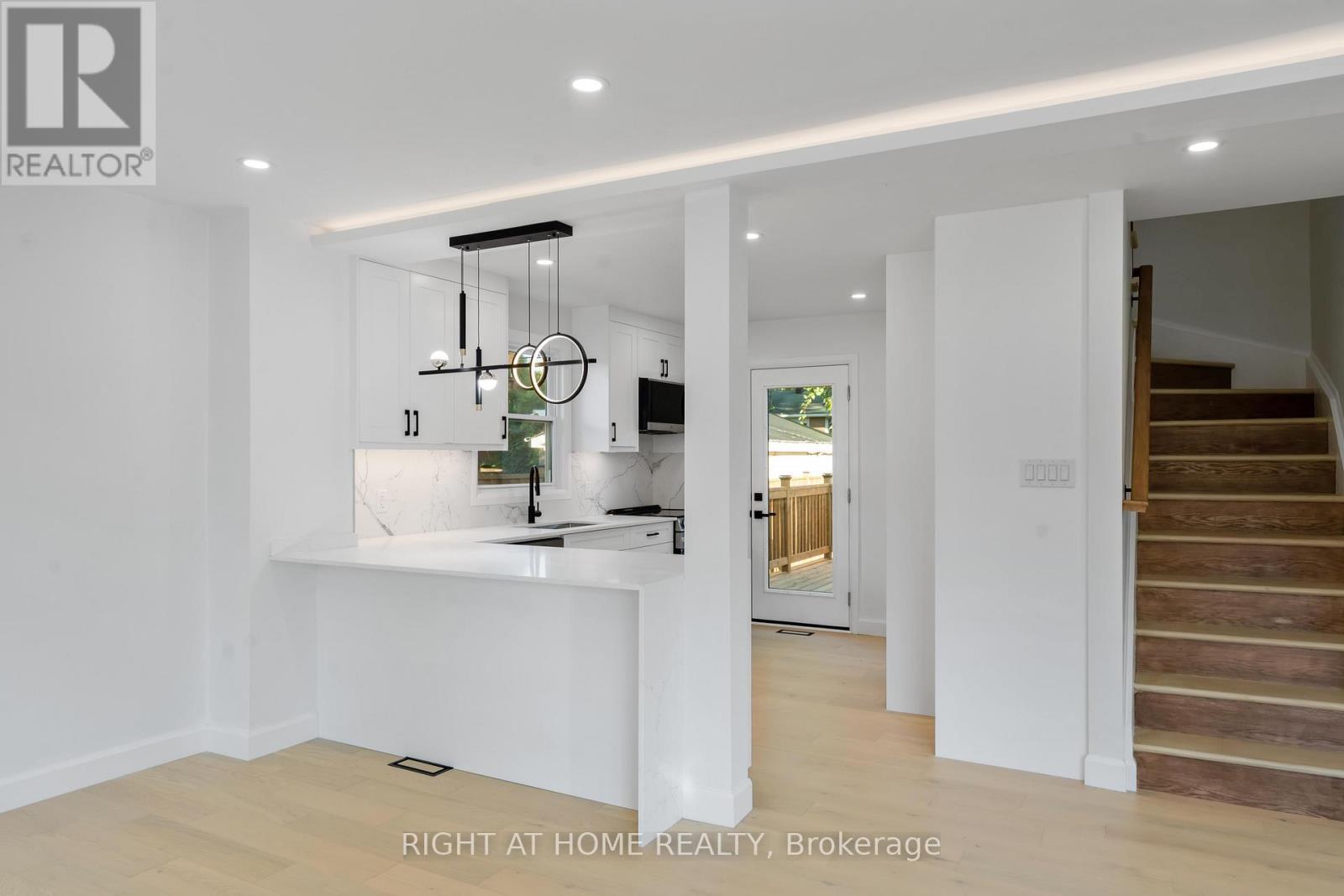 2700 Priscilla Street, Ottawa, ON - Indoor