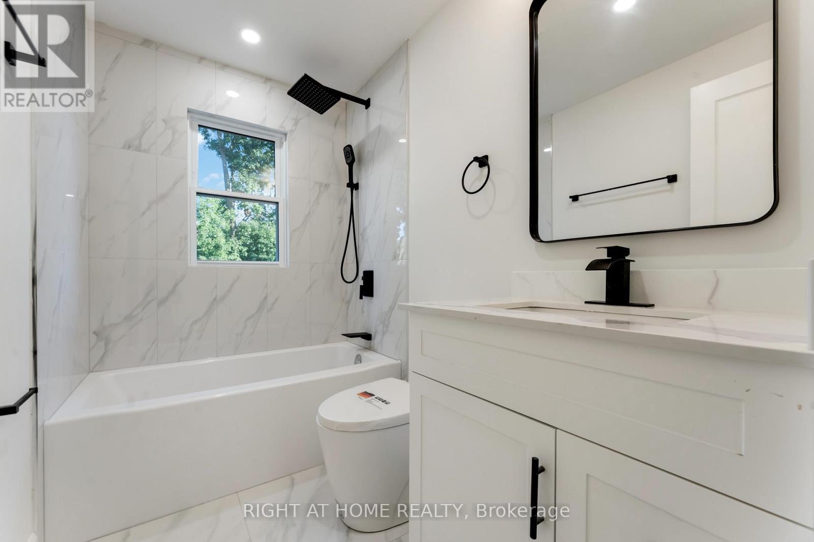 2700 Priscilla Street, Ottawa, ON - Indoor Photo Showing Bathroom