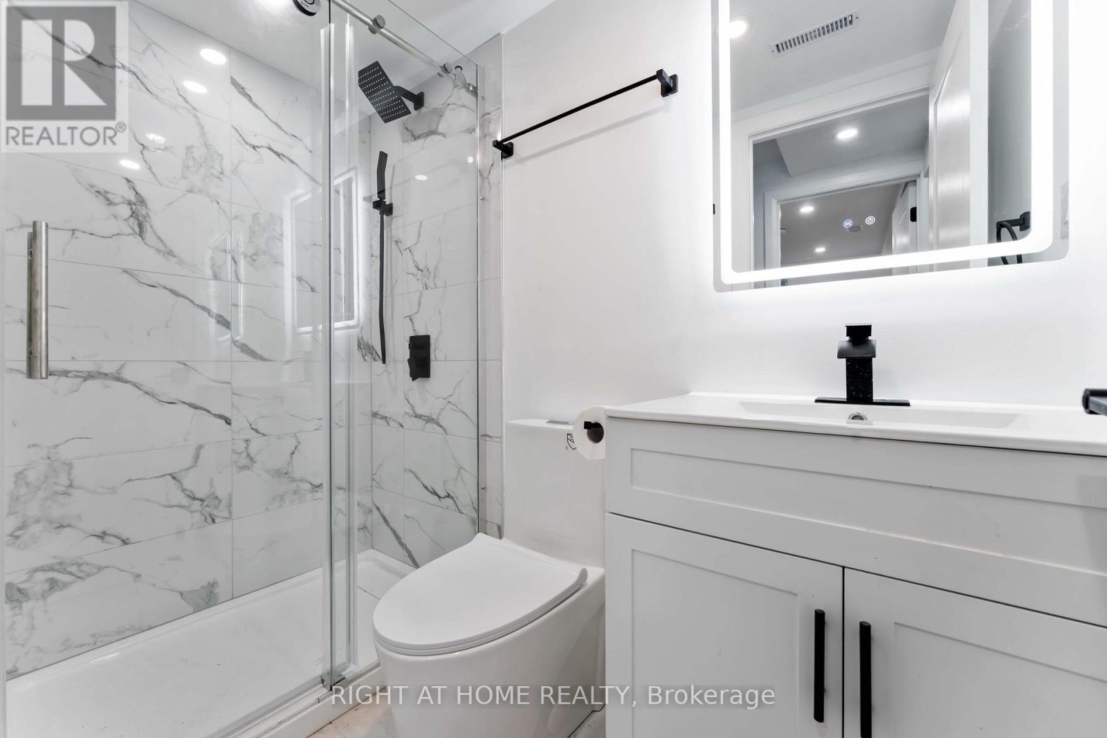 2700 Priscilla Street, Ottawa, ON - Indoor Photo Showing Bathroom